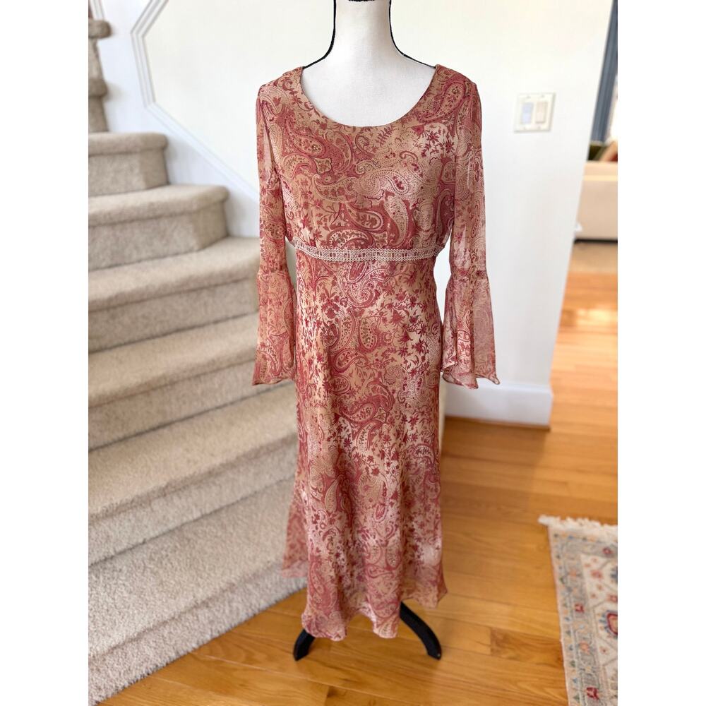 Flowing Paisley Scoop-Neck Maxi Dress in Dusty Rose